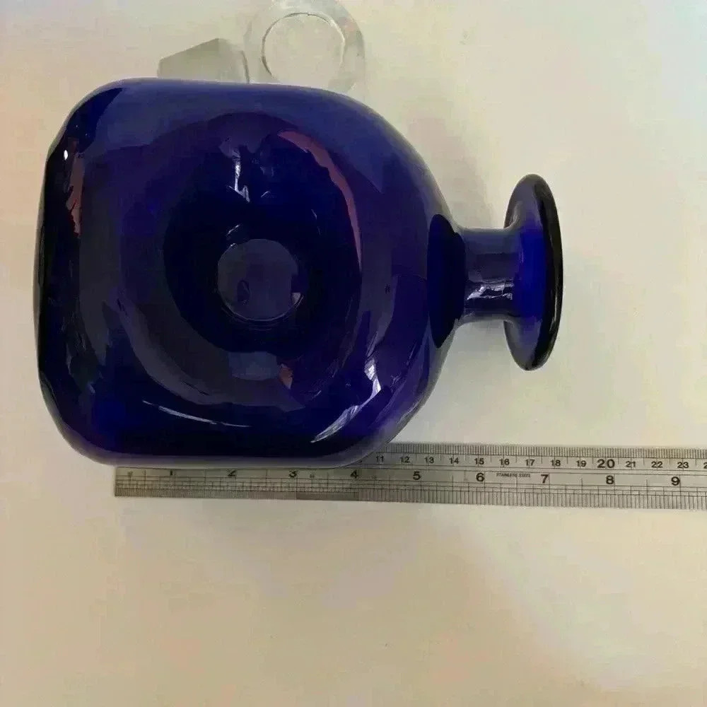 Hand blown cobalt glass pinch decanter with clear glass stopper - Picture 4 of 4